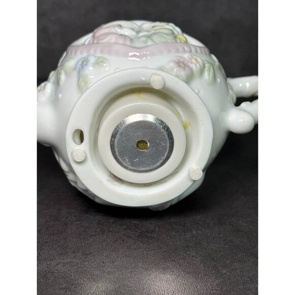 Vintage 1993 Precious Moments “Friendship Hits The Spot” Teapot Figurine - Picture 6 of 7